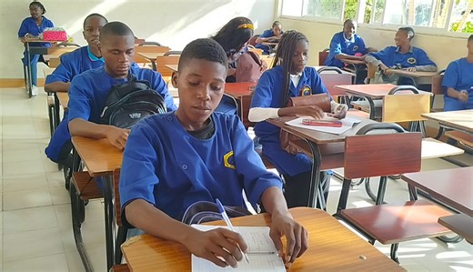 Angola - Aulas do ensino geral retomam em todo o país, depois da pausa para a quadra festiva - RTP África