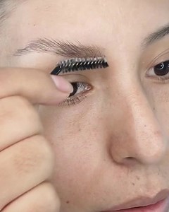 Ando perdida 💔 Pero todo tiene un motivo Ya les estaré contando 🤗 Disfruten este video de delineado doble Por q lo hice grueso ? 😅 Se darán cuenta que cada ves se escapa el pulso y termino con ese grosor pero me encantó agrando mis ojos ☺️ Disfruten... Síganme por tik tok : noritamakeup Instagram: norita.make.up | SALON NORA