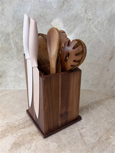 Amazon New Kitchen Find! 🔗COMMENT “NEW” to receive a DM. This utensil holder has four sided magnet for ultra grip and love my new wooden kitchen utensils. They all are on BF/CM deals🙌🤎 #amazonhome #amazonkitchen #woodenutensils #kitchenmusthaves | Elnaz Hamai Home Hacks