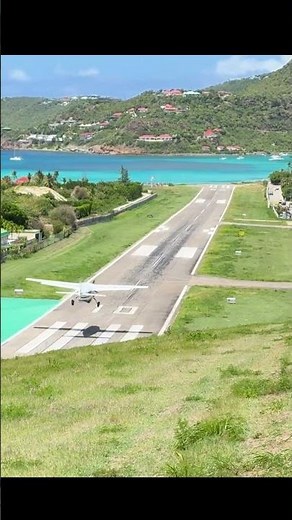 Insane Landing in St. Barth #aviation #youtubeshorts