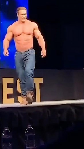 Mike O’Hearn falls of stage