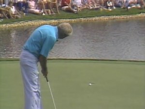 59 Year Old Arnold Palmer Sinks a 20-Footer on the Last Hole for Birdie | 1989 PGA Championship