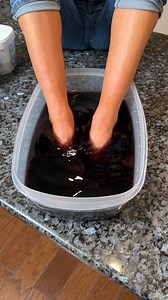 Foot Toxins turn water Black! ⚫😲 Two liquids mix to clean feet and rid the body of toxins. This is a parody life hack and a demonstration of the Iodine Clock Reaction. Please be advised that this page’s videos are intended for entertainment purposes only. The videos on this page include scripted dramas, satires, parodies, magic tricks, pre-recorded videos, and other forms of entertainment. Names, characters and incidents are often the product of the director’s imagination, so any resemblance to