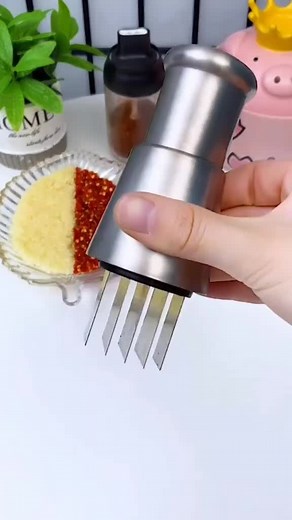 Perfectly Grind Spices with a Metal Pepper Grinder