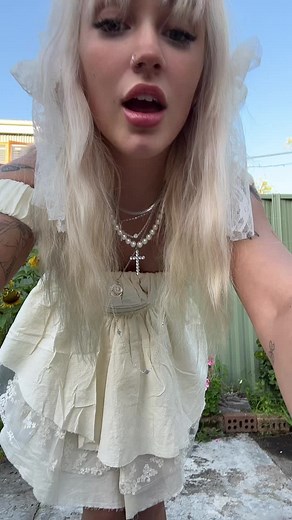 Dyeing a Chic Outfit Pink: Step-by-Step Guide