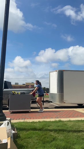 Moms on College Move-In Day: A Celebration
