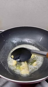 102K views · 4.8K reactions | Gambas à la crème fraîche Ingrédients - 1kg de gambas - Crème fraîche légère - Lait de coco - Ail - Oignon - Beurre de cuisson - Poivre blanc - Poivre noir - Cube ou Sel | Ndock Bidi | Facebook