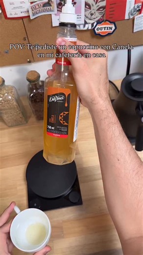 Esto es lo que pasa cuando te pedis un café con leche y canela en mi cafetería en casa Estoy usando el Syrup de Canela de DaVinci Gourmet, que lo podes encontrar en todo Bolivia gracias a @naturex.bolivia Tiene un sabor muy rico, parecido al heladito de canela Boliviano tradicional #coffee #espresso #bolivia #cappuccino #syrupsdsvinci #davincigourmet | sebashomebrew
