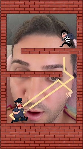 The police officer 👮 tried to catch the thief but failed and he took alot of money and diamonds