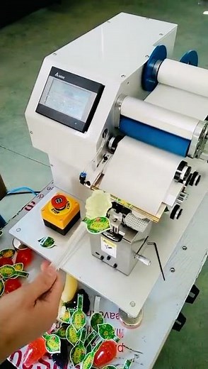 Candy sticker labels application machine flag folding labeller