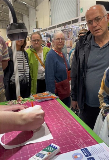 Revolutionary 360 Degree Rotating Craft Knife