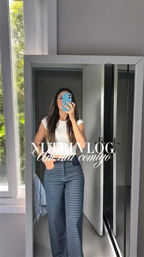 Anna Moll I Rotina saudável on Instagram: "Vlog de sábado, um dia normal normal rotina, que mesmo sem nada muito glamuroso, faço questão de encontrar felicidade e prazer. Teve treino, tarefas da casa, comidinhas gostosas, lazer e momentos em família. E falamos sobre como a monotonia da tua rotina e alimentação pode afetar a forma que tu enxerga o final de semana 🤍✨ #disciplina #rotina #minivlog #umdiacomigo #rotinasaudavel"
