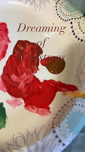 I’ve been dreaming of Christmas lately so I have started a series of Christmas paintings. I can’t wait for you to see them! #dreamingofchristmas #christmascollection #painting #localartist #gigisjoyfulcanvas | Gigi’s Joyful Canvas