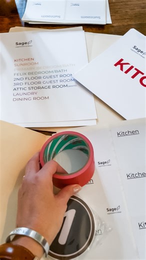 Turns out, moving doesn’t have to be chaotic!! Say goodbye to overwhelm and hello to the most seamless move of your life📦 From decluttering to packing to that first perfectly organized drawer in your new home, we handle every detail — we’re the move management specialists you’ve been searching for. And soon, you’ll have our exact playbook. The New Yorker’s Guide to Moving drops in just days — your insider roadmap to mastering the NYC move. ✨ Join the waitlist while you still can (link in our st