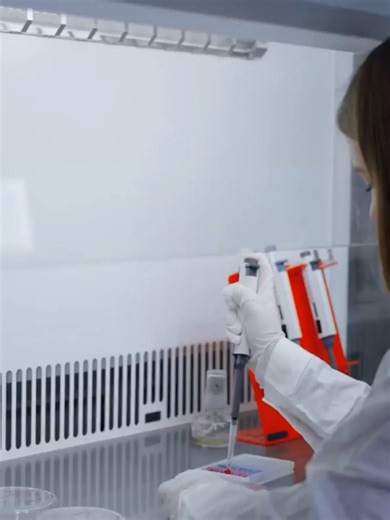 🔹The Future of Tissue Engineering and Regenerative Medicine The future of tissue engineering points to its consolidation as an alternative to organ transplantation. Therefore, it integrates cells, scaffolds, and bioactive factors to restore tissues with limited regenerative capacity. Likewise, advances such as 3D bioprinting allow for the creation of highly precise, customized tissues. Thus, progress will depend on the balance between technological innovation, ethical regulation, and clinical v