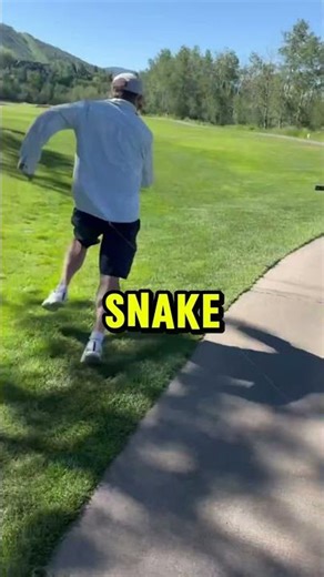 Playing a Snake Prank on People #prank#snakeprank