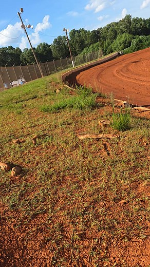 28K views · 171 reactions | Made it to Carolina Speedway for tonight's American Racer Modifieds race. 酪 #dirtracing #racing #reel #dirttrackracing | Dirt N' Speed Media | Facebook