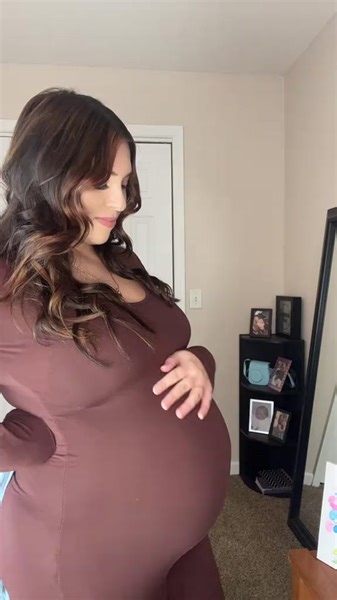 #pregnant #bigbelly #pregnantbelly #pregnantmama #belly #pregnanttiktok #bellytransformation #enceinte #big #babymovements #bellyfat #belly #pregnantproblems #pregnantlife #viral #fyp #fypシ