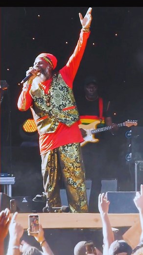 Do YOU believe in good over evil? 👊 | Capleton brought pure fire and righteousness to Amsterdam! 🔥🇯🇲 | Captured by Reggae live concerts 🎥 #ReggaeLive #Capleton #GoodOverEvil #AmsterdamVibes | Reggae-agenda