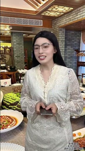 The heart-breaking moment during a class reunion dinner#One person plays multiple roles#Pl