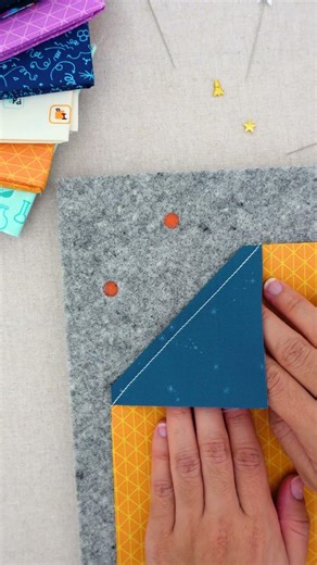 How to make easy corner triangles #quilting #sewingtips #cornertriangle