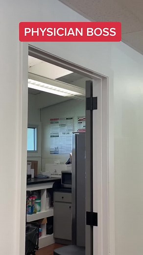 Physician Boss vs. Medical Assistant #physicianboss #medicalassistant #clinic #whatroom