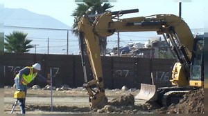 Construction starts on models of Mexico border wall