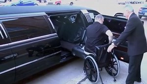 Are you still looking how you can make a great entrance?🤔 With an accessible limo you can 😎😅 | WheelChair Fun Stuff