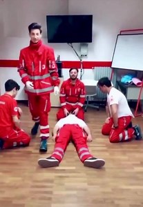 385K views · 1.2K reactions | Grazie agli amici della Croce Rossa Italiana ! Da far vedere ai vostri figli! #crocerossa | Anthony Lo Bianco | Facebook