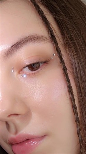 Makeup Application Tutorial for Brown Eyes