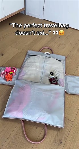 The most perfect pink duffle bag! 💖💗🩷