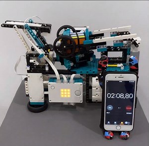 How fast can this LEGO robot solve a Rubik's Cube? Design by David Gilday https://bit.ly/3v8sBGt Video by Davide Balacco | Beyond the Brick
