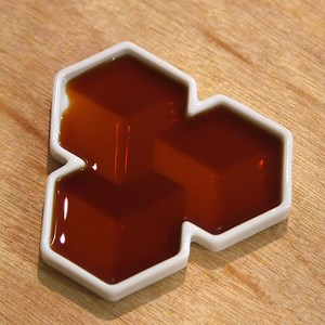 This dipping dish produces 3D illusions. | Insider Design