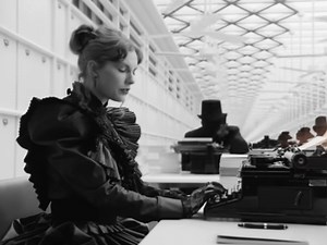 Taylor Swift's 'Eras' tour book sells 800,000 copies