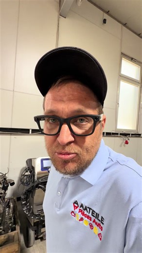 😳 Nettoyer un moteur… avec des glaçons ?! 👉 Nettoyage cryogénique ❄️🔧 ⸻ 👉 Technique venue d’Allemagne 🇩🇪 ⸻ 👉 Principe : 👉 Projection de glace (CO₂) 👉 Décroche la saleté instantanément 💥 ⸻ 👉 Résultat : 👉 Moteur comme neuf ✨ 👉 Aucune eau 💧 👉 Aucune trace ⸻ 👉 Avantages : 👉 N’abîme pas les tuyaux 💯 👉 N’attaque pas les plastiques 👉 Nettoyage en profondeur 🔥 ⸻ 👉 Parfait pour moteurs très sales 😳 ⸻ 👉 Dommage… pas filmé avant/après 😅 ⸻ Alors… vous validez cette technique ? 😏💬 