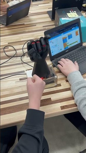 Self Learning AI Rock, Paper, Scissors with NeuroMaker!