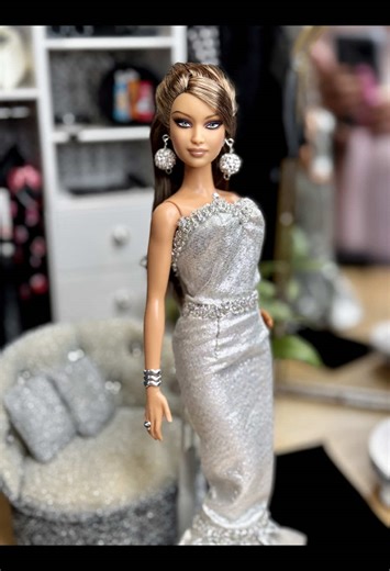 Transformación de la Barbie PTMI: Glamour y Estilo