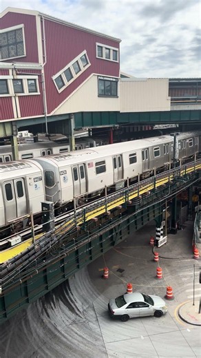 MTA (J) trains at Broadway Junction