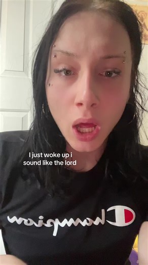 Alec 💋 (@alec._m)’s video of waking up