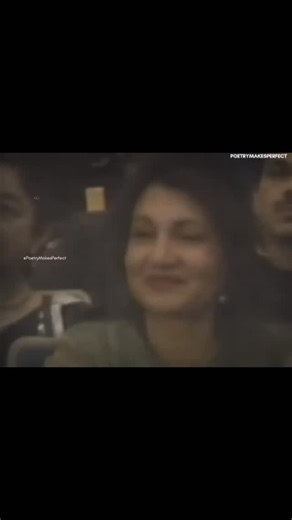 Pradhan Singh Sisodiya Banna on Instagram: "Ending2K25💔⚰️ . . 2001년 개봉한 영화 “A Beautiful Mind”는 단순히 천재 수학자의 삶을 다룬 작품이 아니라, 인간이 내면의 혼란 속에서도 어떻게 사랑과 신뢰로 자신을 되찾아가는지를 보여주는 깊은 이야기입니다. 화려한 계산 장면보다 존 내쉬가 마음속 그림자를 이겨내려는 순간들이 훨씬 더 오래 기억에 남죠. 특히 그가 현실과 환상 사이에서 흔들리면서도 끝까지 아내를 향한 마음을 놓지 않는 모습은 묘하게 가슴을 저릿하게 만듭니다. 이 영화에서 감정을 완성시키는 요소는 바로 잔잔한 피아노 선율과 차분한 배경음악입니다. 처음에는 조용히 스며들지만, 어느 순간 관객도 모르게 내쉬의 감정에 같이 잠기게 되죠. 후반부, 아내가 내쉬의 손을 잡아주던 장면에서는 음악과 화면이 자연스럽게 겹쳐지면서 눈시울이 뜨거워지는 경험을 하게 됩니다. 많은 이들이 “이 장면만 떠올려도 이상하게 마음이 찡하