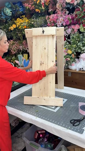 105K views · 959 reactions | Whomp there it is…Keith has come up with a new and improved wreath stand for you guys! Not only is it super lightweight but it collapses flat for easy storage! I’ve listed them available in my Etsy for pre order- PLEASE ALLOW UP TO 2 weeks to ship out. Link in the comments below ⬇️ #WreathMaking #HandmadeDecor #floraldesign #crafting #HandmadeWreaths #FrontDoorDecor | Kandi's Kreations | Facebook