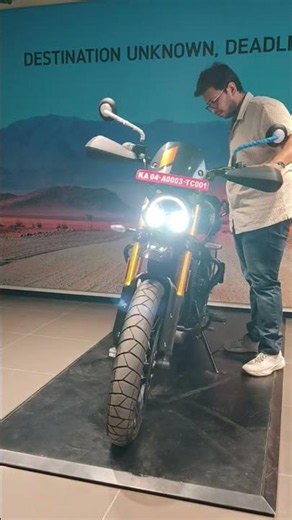 Upright Lean Angle In Side Stand In 349cc Triumph Scrambler 400XC New Model 2026 Exhaust Sound