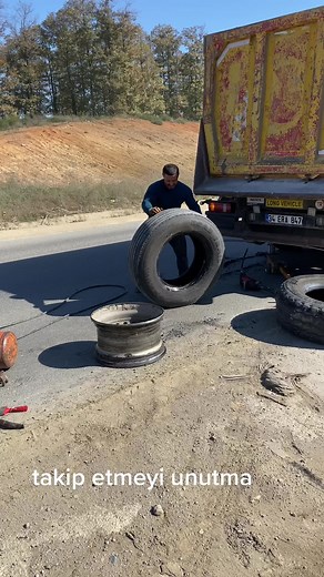 How to Manually Remove Heavy-Duty Truck Tires