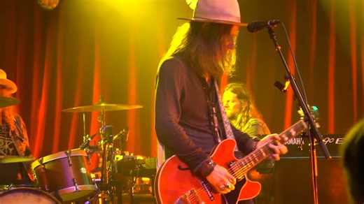 Blackberry Smoke - Fairies Wear Boots, (Black Sabbath Cover) Live @ Cabaret Sauvage Paris 2018. #blackberrysmoke #blacksabbath #fairieswearboots #rocnroljunkie | rocnroljunkie