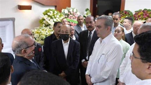 Abinader y Danilo Medina coinciden en velatorio de la madre de Temístocles Montás