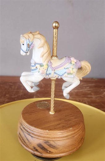 Vintage 6“ Tall Carousel Horse Music Box | Pastel Merry-go-round Figure | Wooden Base Collectible - Etsy