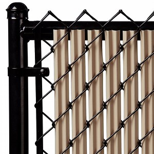 [Hot Item] Offer Sample Sustainable Chain Link Fence Roll Privacy Slats for Chain Link Fence Kit Easily Assembled Chain Link Fence Gates