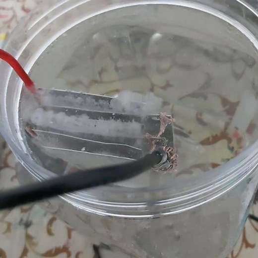 Testing HHO production at 15v 10A with 6×12 ss plates , 2drop h2so4 per litre