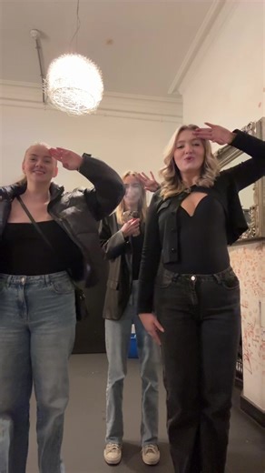 Ellie Gillies (@el.gillies)’s videos with original sound - Victoriaaaa🖤🍋