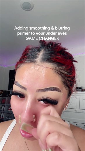 No longer gate keeping, moisturize then add this NO CREASING #makeuphacks #smashbox #primer